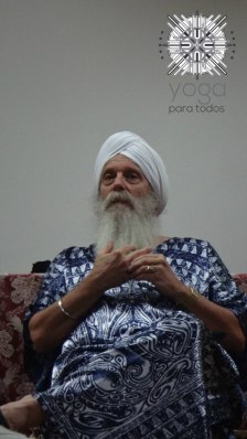 Hari Nam Singh Khalsa en conversatorio con nosotros el sábado en la noche.